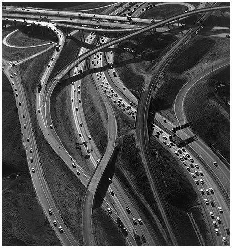 Luchtfoto van een complex snelwegknooppunt in Los Angeles door Ansel Adams
