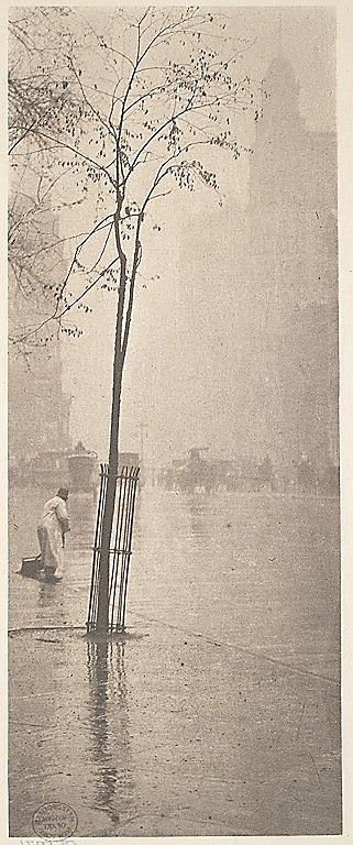 Uitzicht op New Yorkse wolkenkrabbers vanuit het Shelton Hotel door Alfred Stieglitz